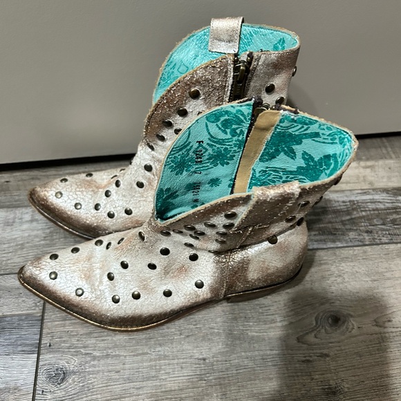 Corral Metallic white Silver tan Studded Western Booties with Turquoise Lining - Picture 2 of 14